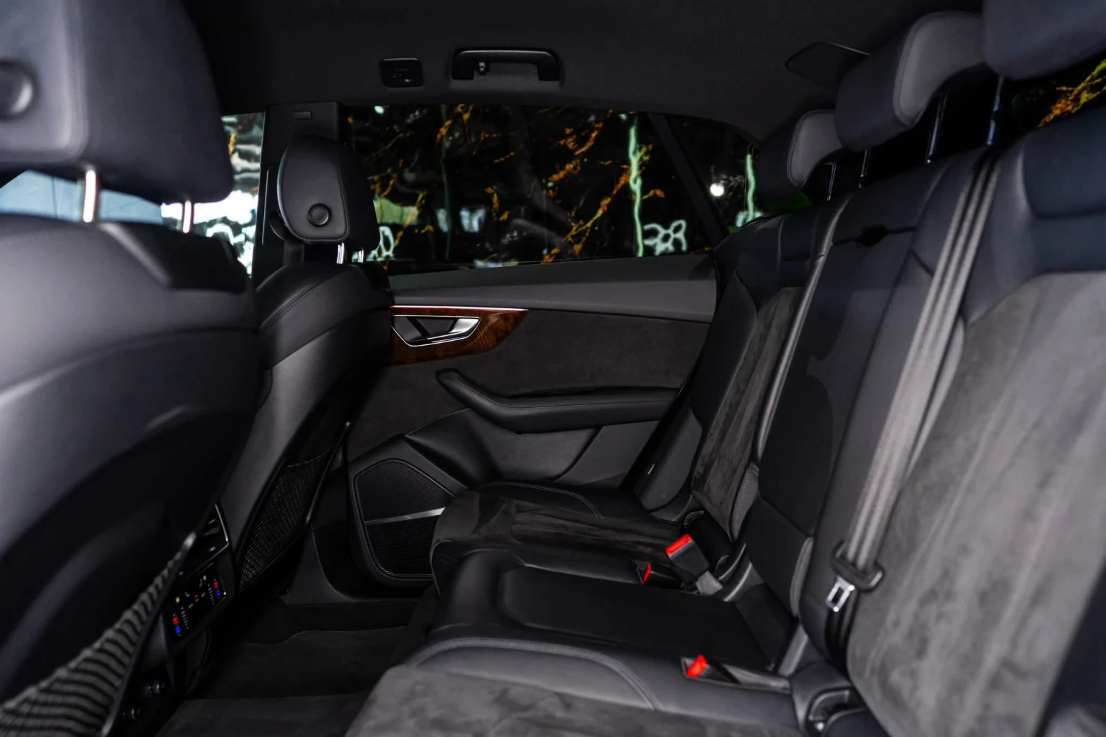 Audi RSQ8 4.0 V8 MATRIX ПАНО B&O 360 HUD ЛИЗИНГ 100%, снимка 15 - Автомобили и джипове - 54449468