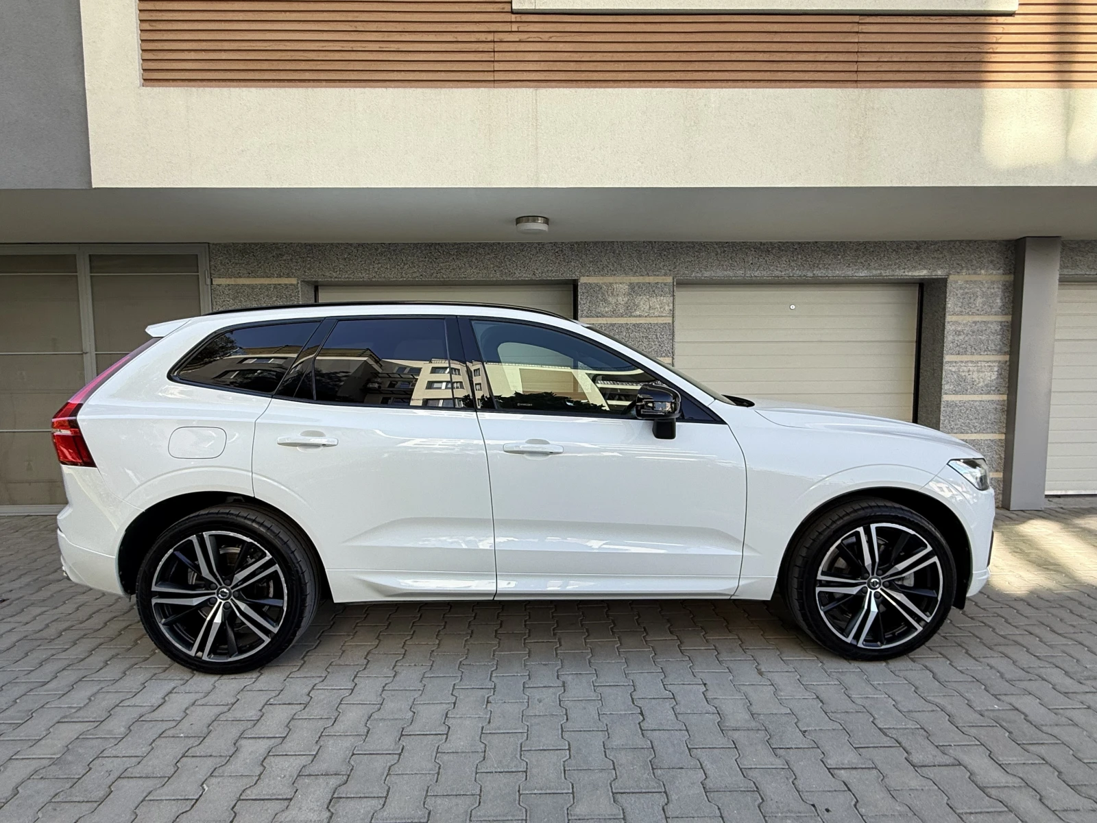 Volvo XC60 R-DESIGN-FACELIFT-4X4-MILD-HYBRID-, снимка 4 - Автомобили и джипове - 56072886