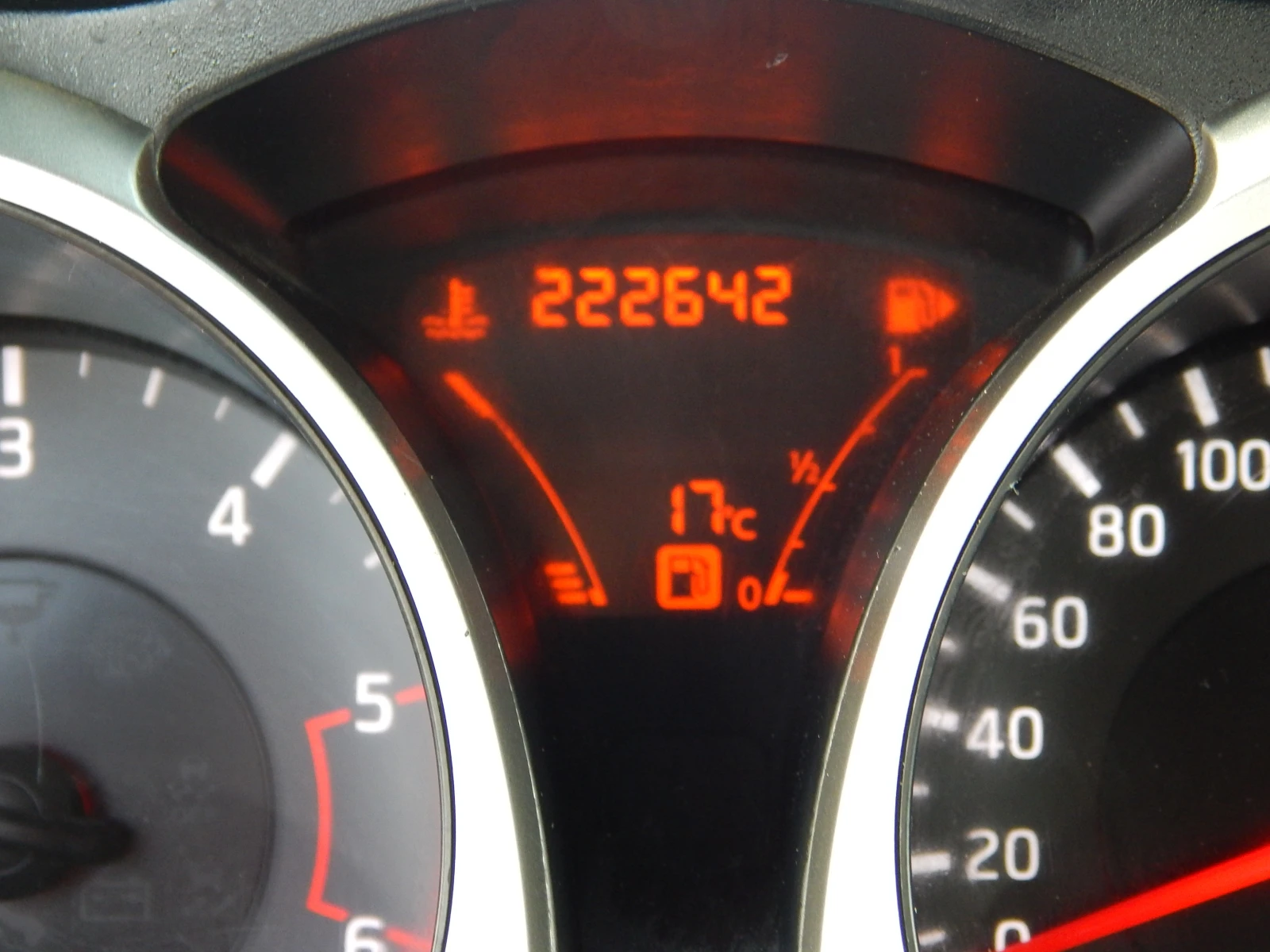 Nissan Juke 1.5DCI, снимка 12 - Автомобили и джипове - 56140343