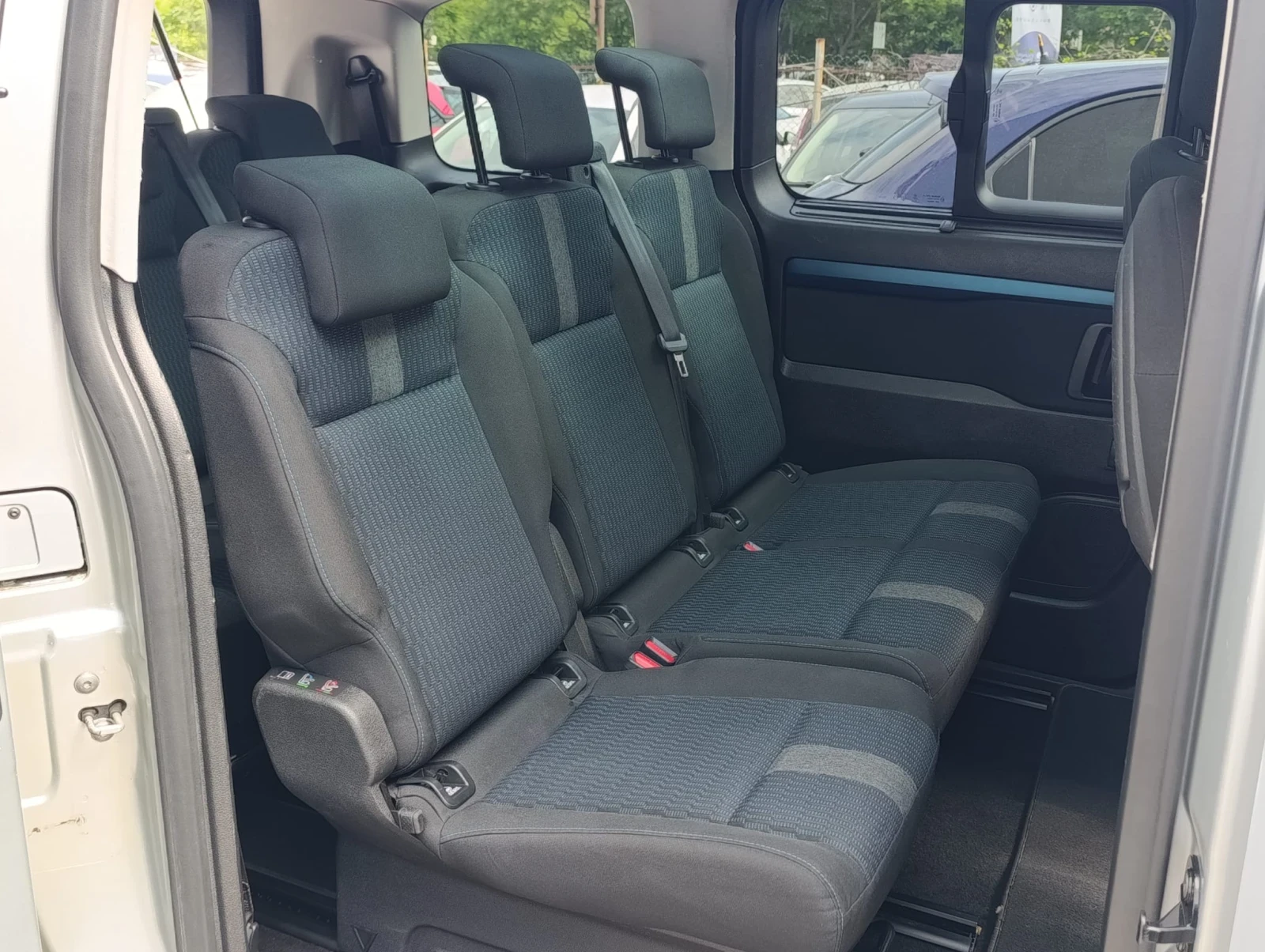 Peugeot Traveller 2.0 HDI Avtomatik, снимка 14 - Бусове и автобуси - 54739162