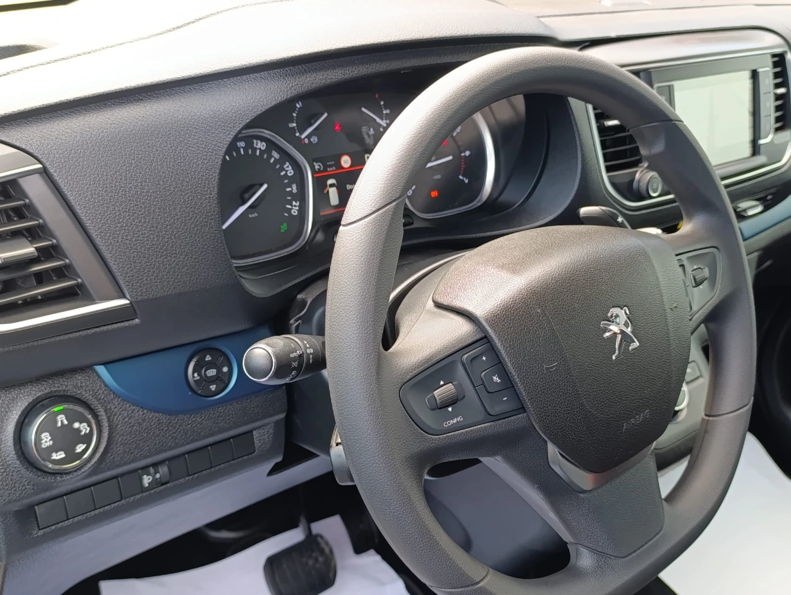 Peugeot Traveller 2.0 HDI Avtomatik, снимка 6 - Бусове и автобуси - 54739162