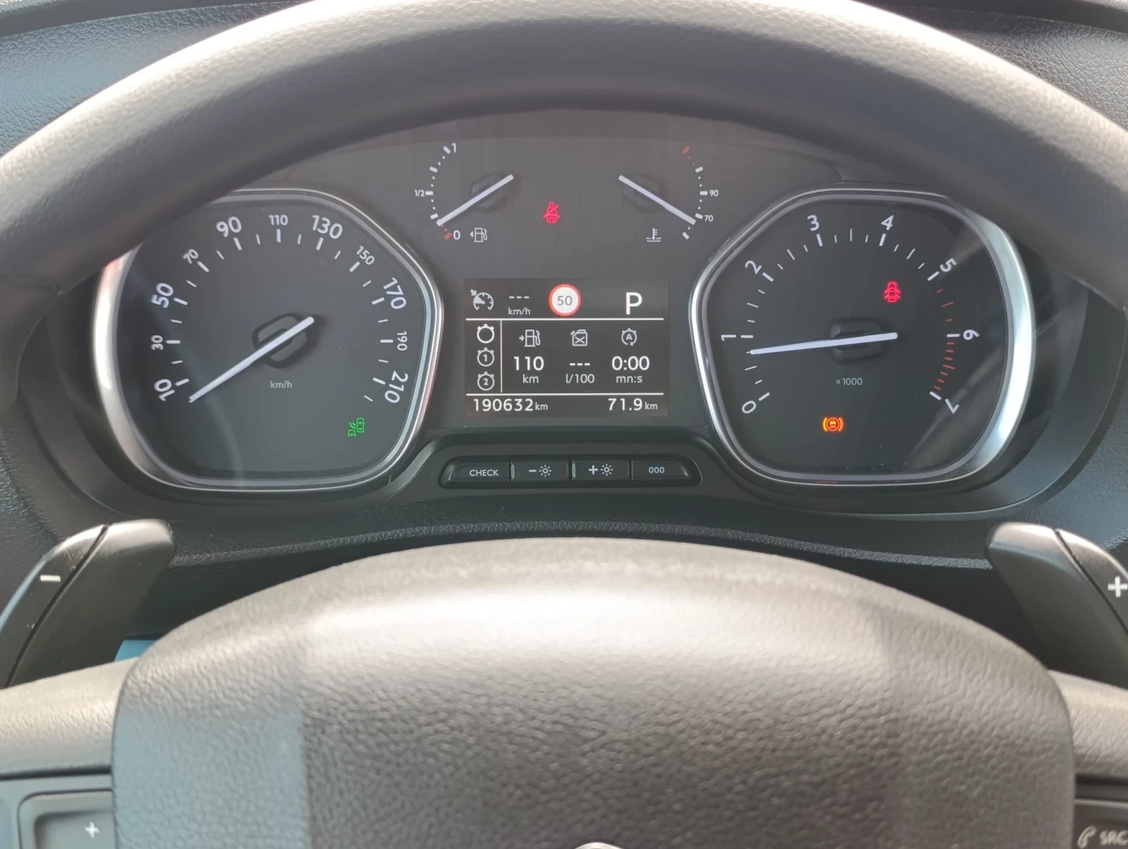 Peugeot Traveller 2.0 HDI Avtomatik, снимка 11 - Бусове и автобуси - 54739162