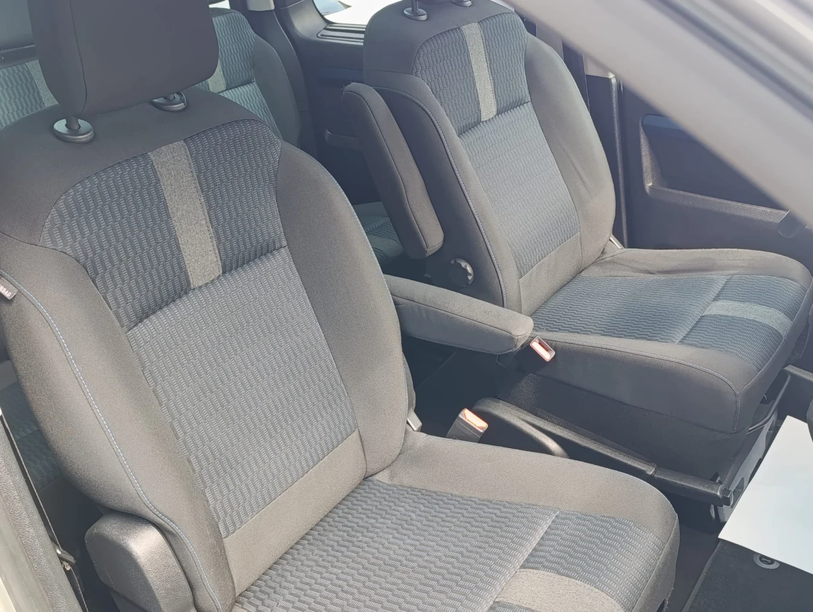 Peugeot Traveller 2.0 HDI Avtomatik, снимка 13 - Бусове и автобуси - 54739162