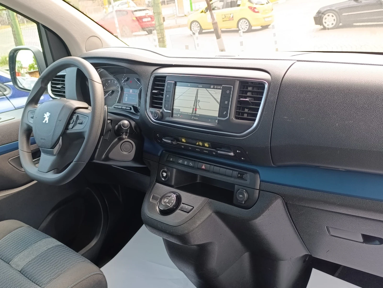 Peugeot Traveller 2.0 HDI Avtomatik, снимка 7 - Бусове и автобуси - 54739162