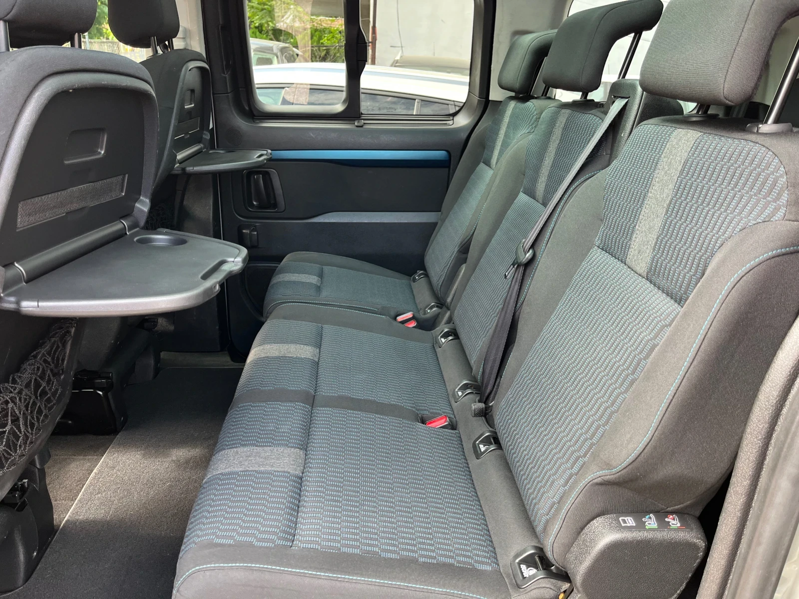 Peugeot Traveller 2.0 HDI Avtomatik, снимка 17 - Бусове и автобуси - 54739162