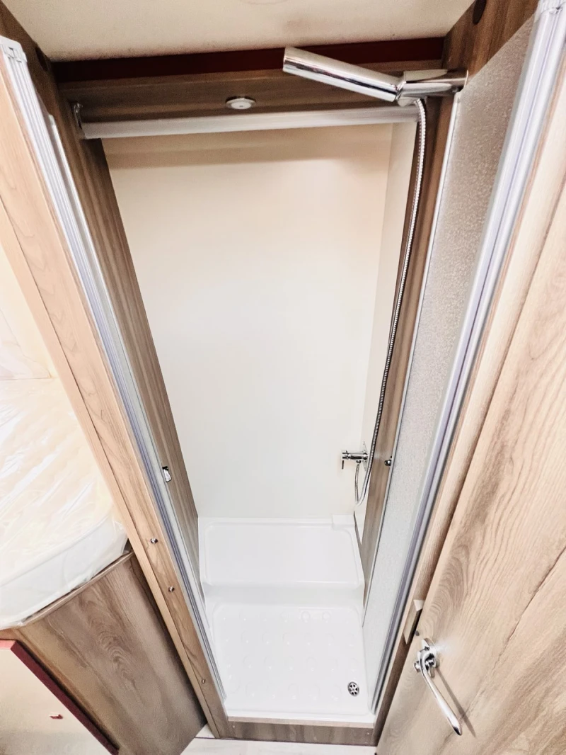 Кемпер ROLLER TEAM Kronos 284TL 5 местен АВТОМАT Mod.2026, снимка 15 - Каравани и кемпери - 53301767