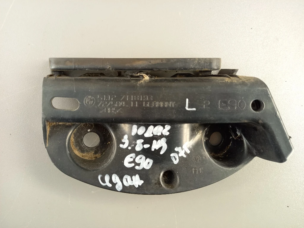 Водач задна броня ляв Бмв Е90 320д седан (1)