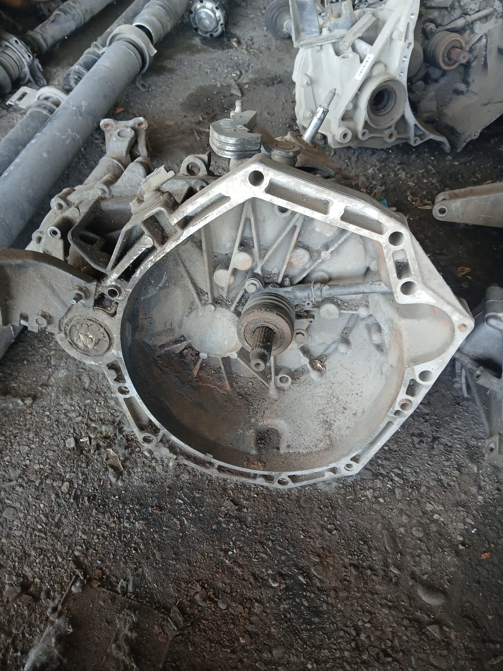 7701700545 скорости ръчни Nissan Qashqai 1.5dci