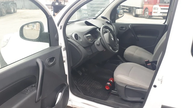 Renault Kangoo Maxi 1.5DCi, снимка 9 - Автомобили и джипове - 47406017