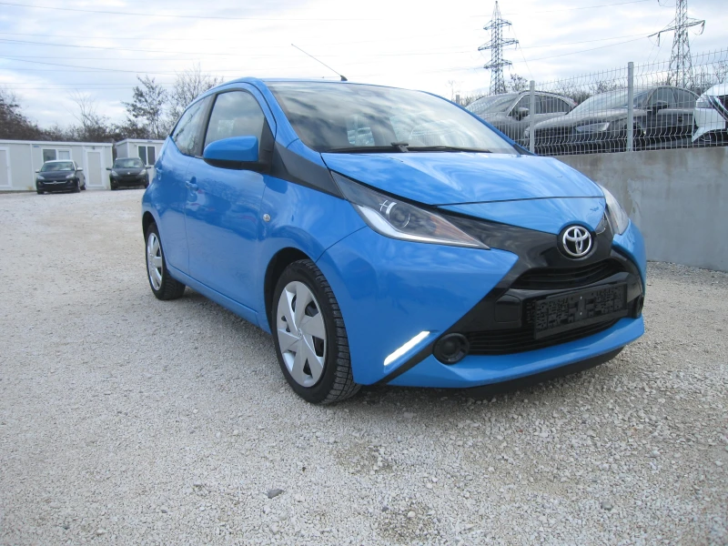 Toyota Aygo Автомат 1.0 , Камера, Дистроник, снимка 2 - Автомобили и джипове - 48800519