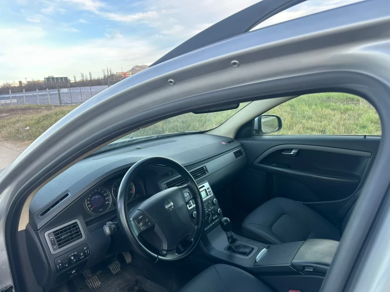 Volvo V70 2.0 i-ръчка, снимка 11 - Автомобили и джипове - 52356366