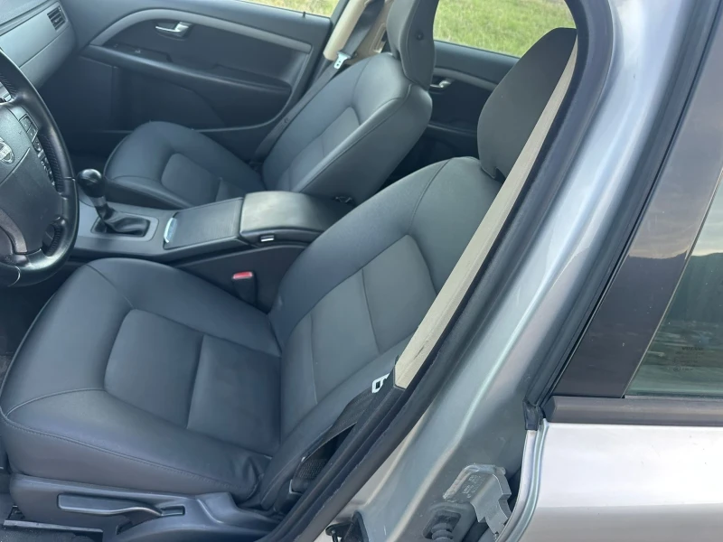 Volvo V70 2.0 i-ръчка, снимка 12 - Автомобили и джипове - 52356366
