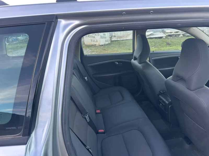 Volvo V70 2.0 i-ръчка, снимка 15 - Автомобили и джипове - 52356366