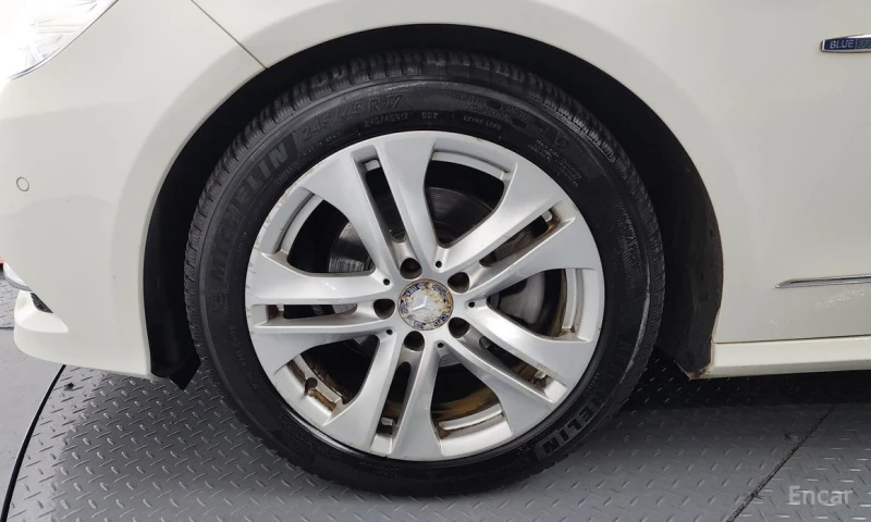 Mercedes-Benz E 220, снимка 5 - Автомобили и джипове - 53226465