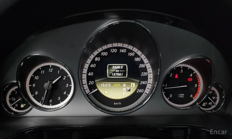 Mercedes-Benz E 220, снимка 8 - Автомобили и джипове - 53226465