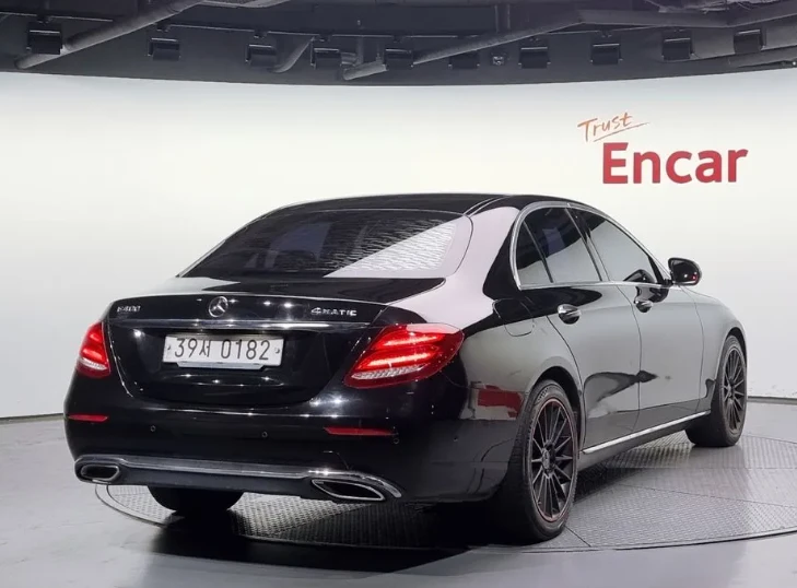 Mercedes-Benz E 220 E220d Avantgarde - изображение 2