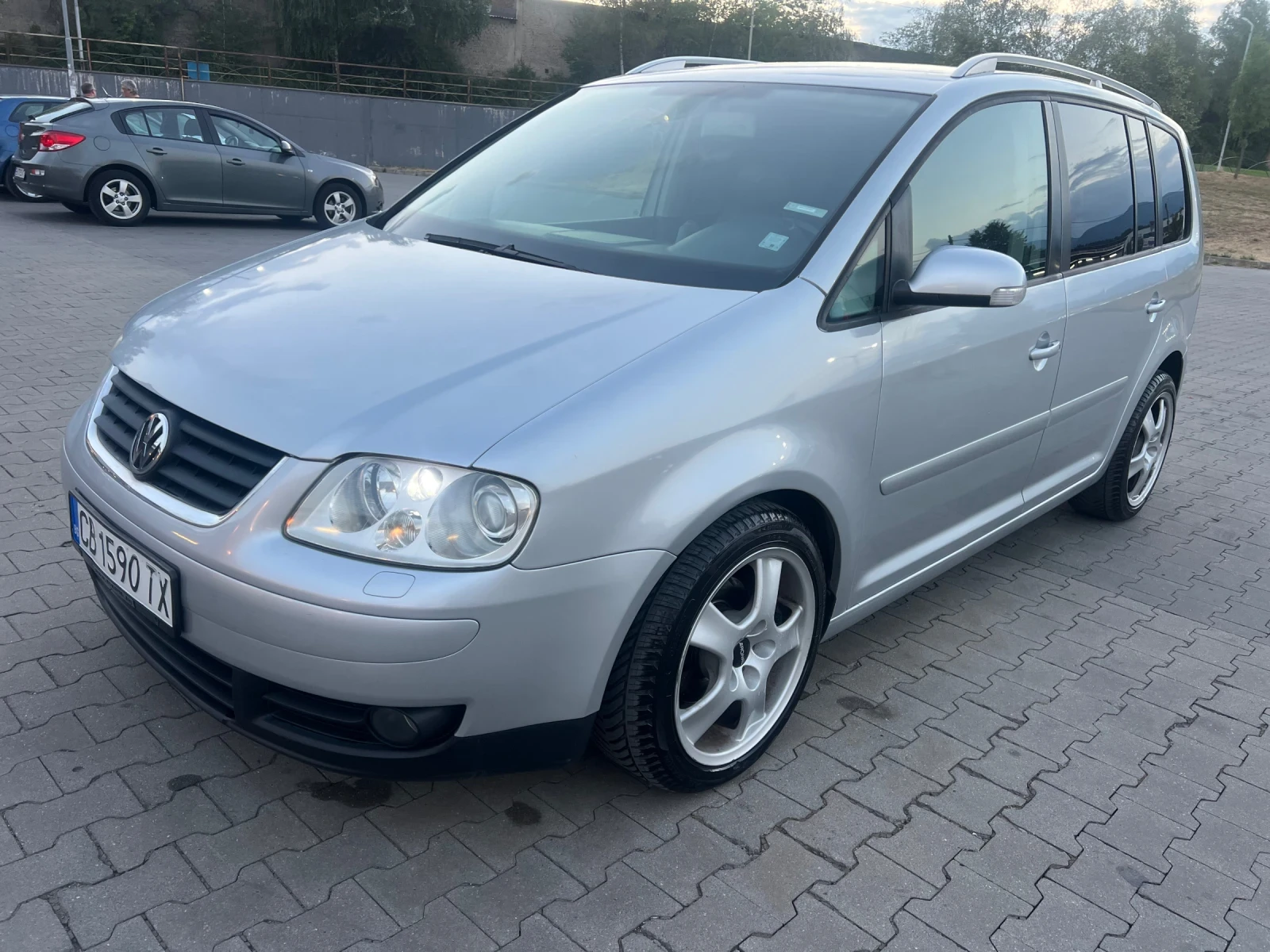 VW Touran 2.0TDI // DSG // Нави // Кожа // Подгрев // Лизинг - изображение 9