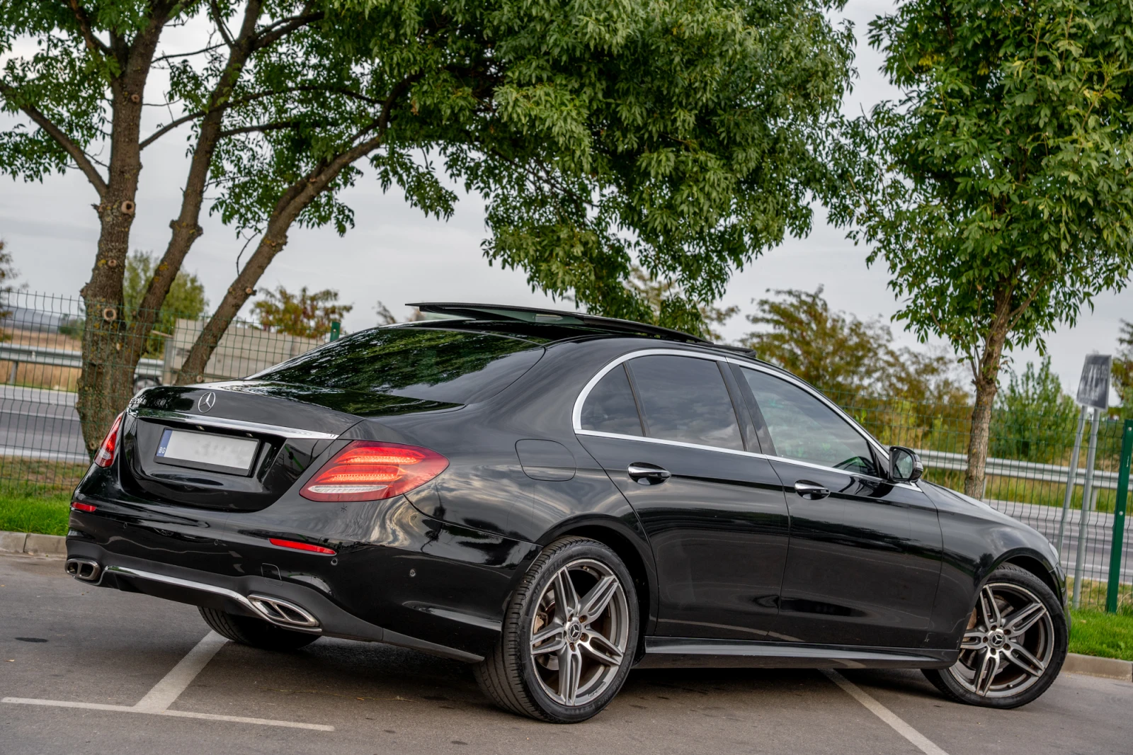 Mercedes-Benz E 220 PANORAMA | BURMESTER | 360 камера | DIGITAL - изображение 4