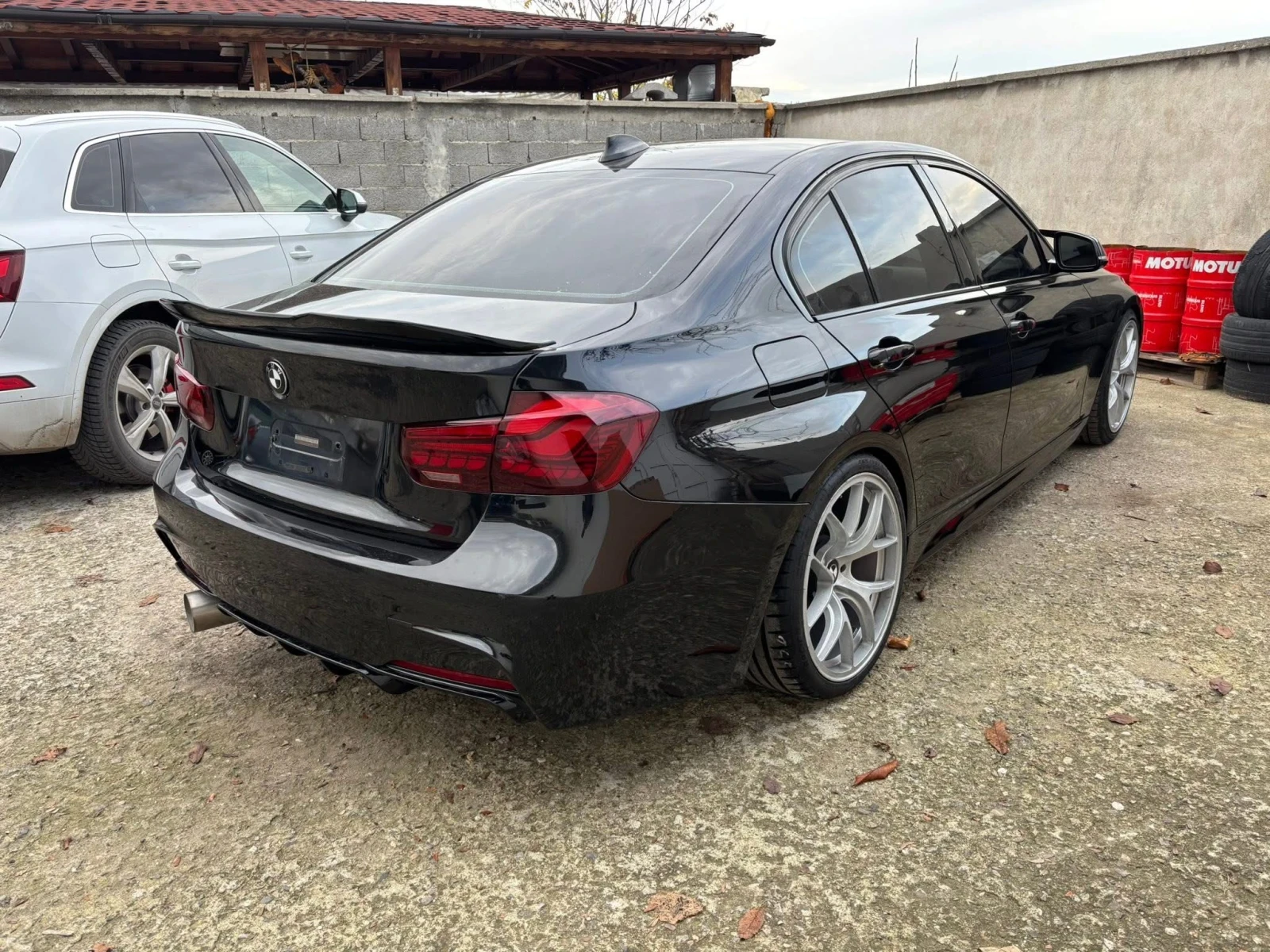 BMW 335 i на задно - изображение 5
