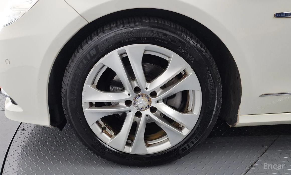 Mercedes-Benz E 220  - изображение 5