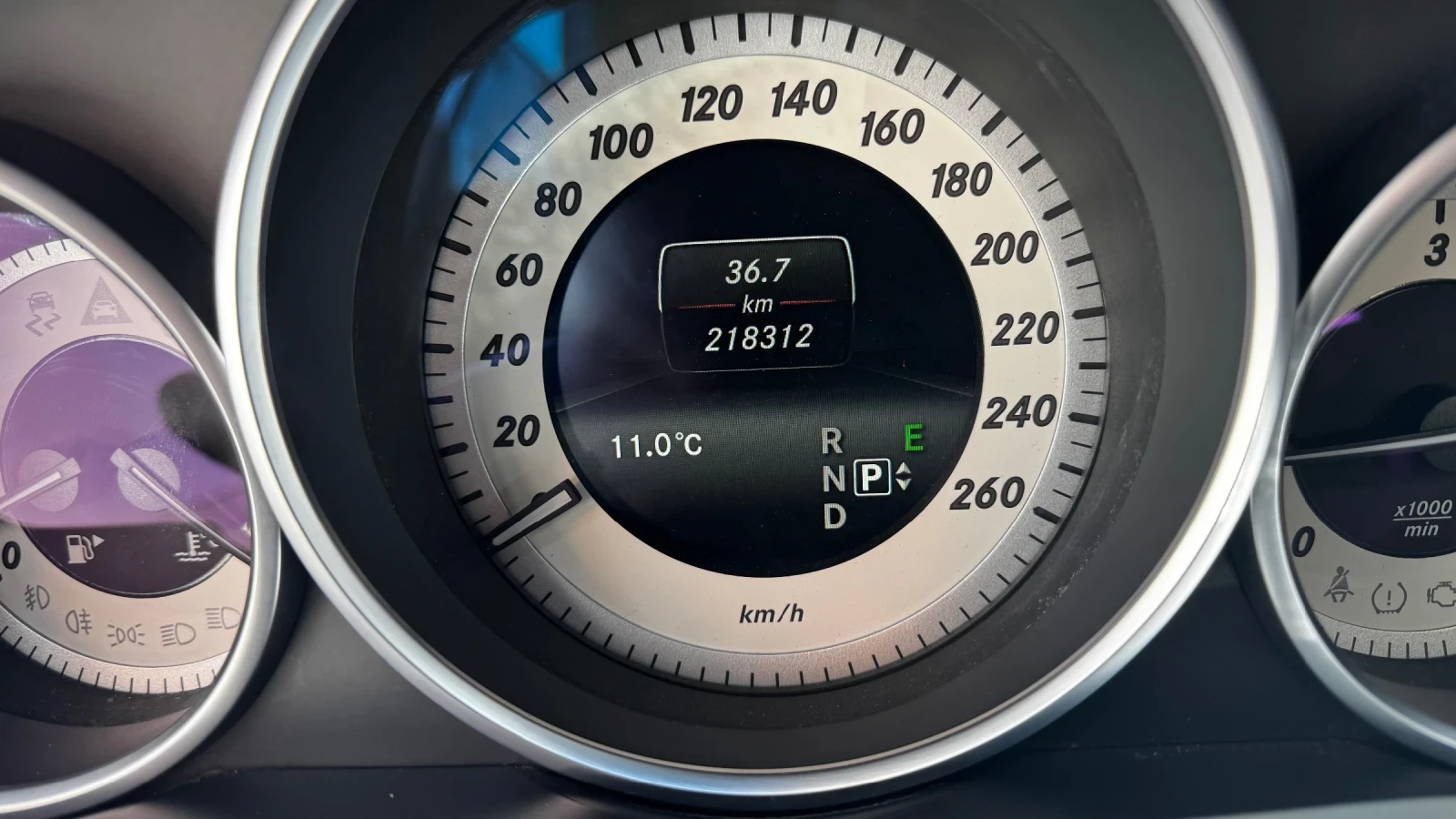 Mercedes-Benz E 220 AMG, снимка 13 - Автомобили и джипове - 53795087