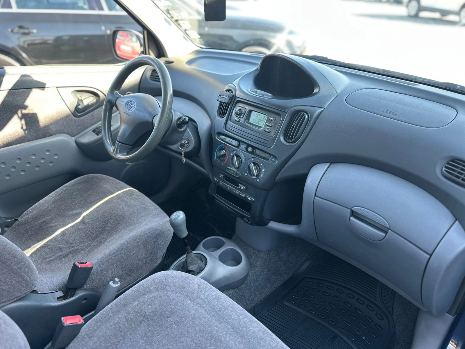 Toyota Yaris verso / 1.3I / ВСИЧКО ПЛАТЕНО / ОБСЛУЖЕНА+ ЗИМНИ ГУМИ /, снимка 12 - Автомобили и джипове - 53813729