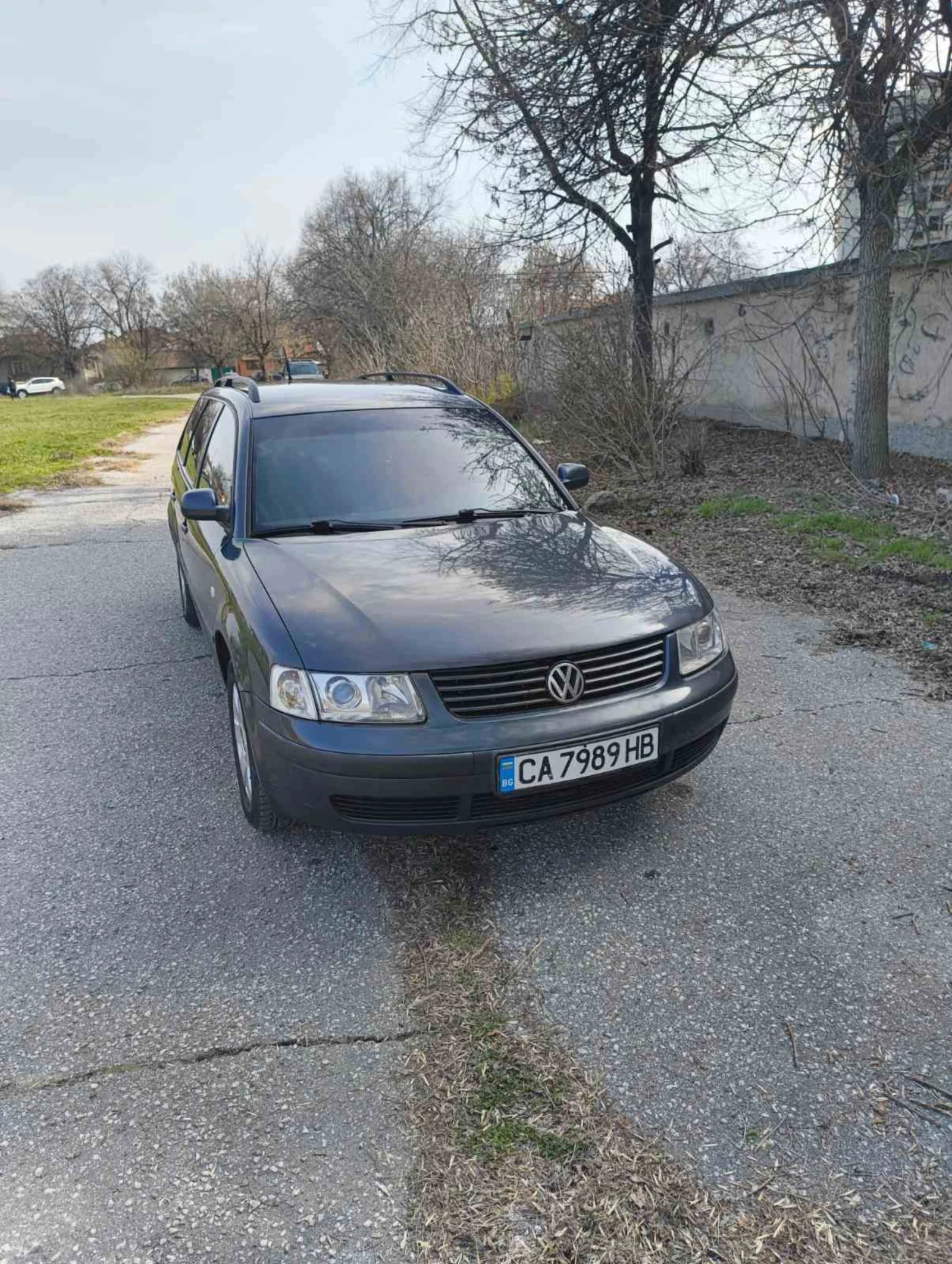 VW Passat 1.9 TDI, снимка 2 - Автомобили и джипове - 53877034