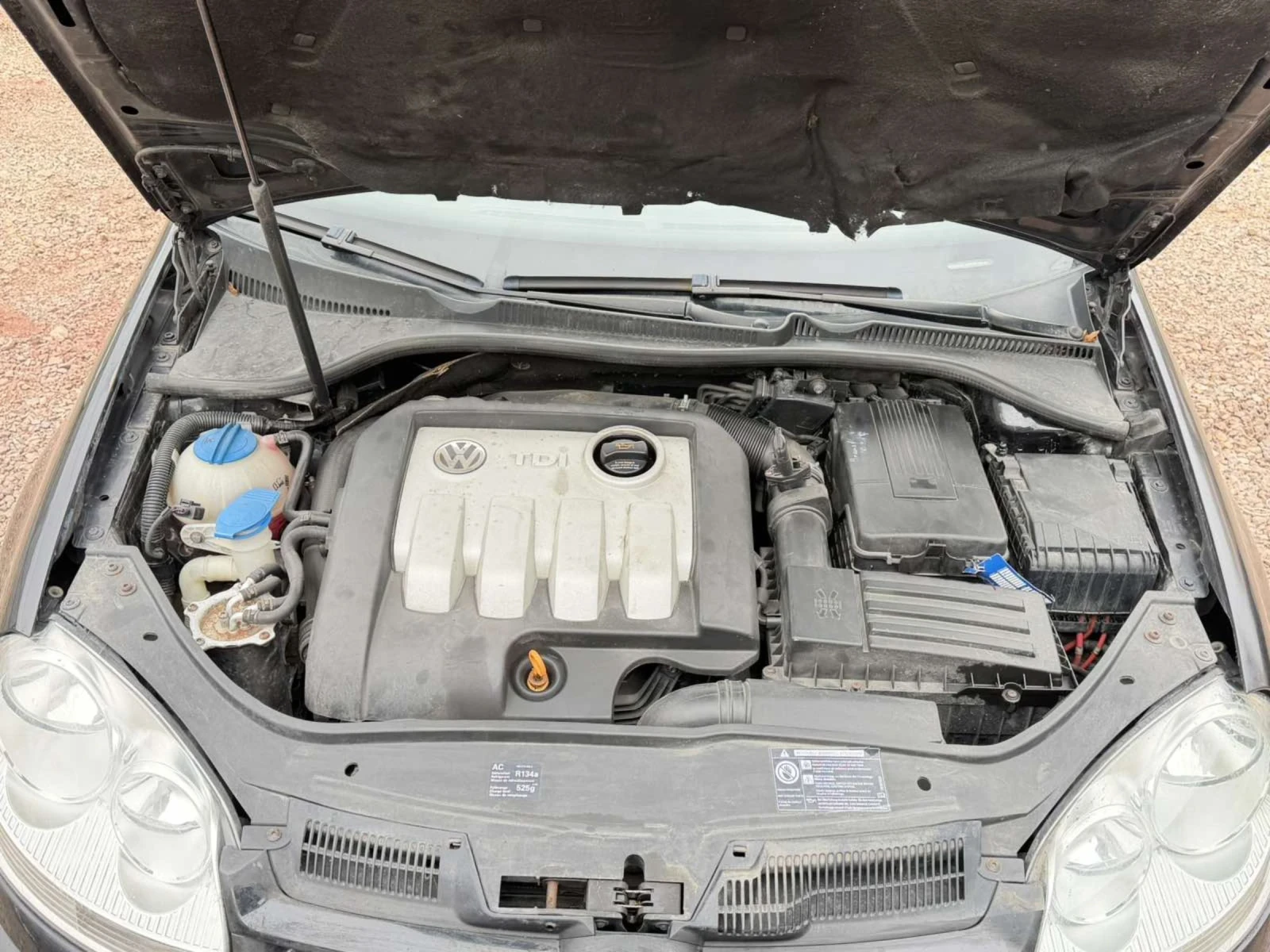 VW Golf 1.9 90кс, снимка 13 - Автомобили и джипове - 53894407