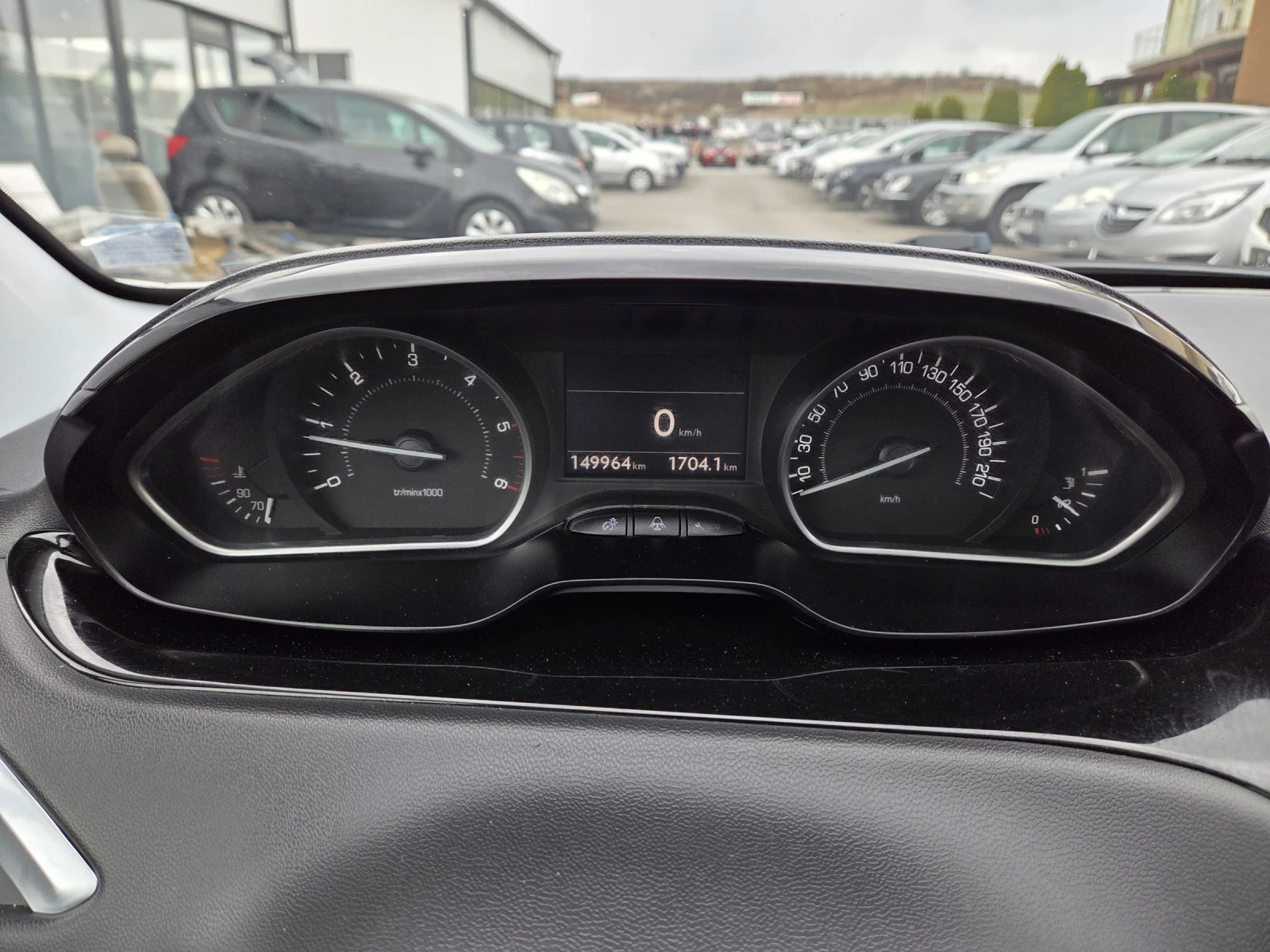 Peugeot 208 ПАНОРАМА! КОЖЕН САЛОН! НАВИГАЦИЯ!, снимка 11 - Автомобили и джипове - 54054149