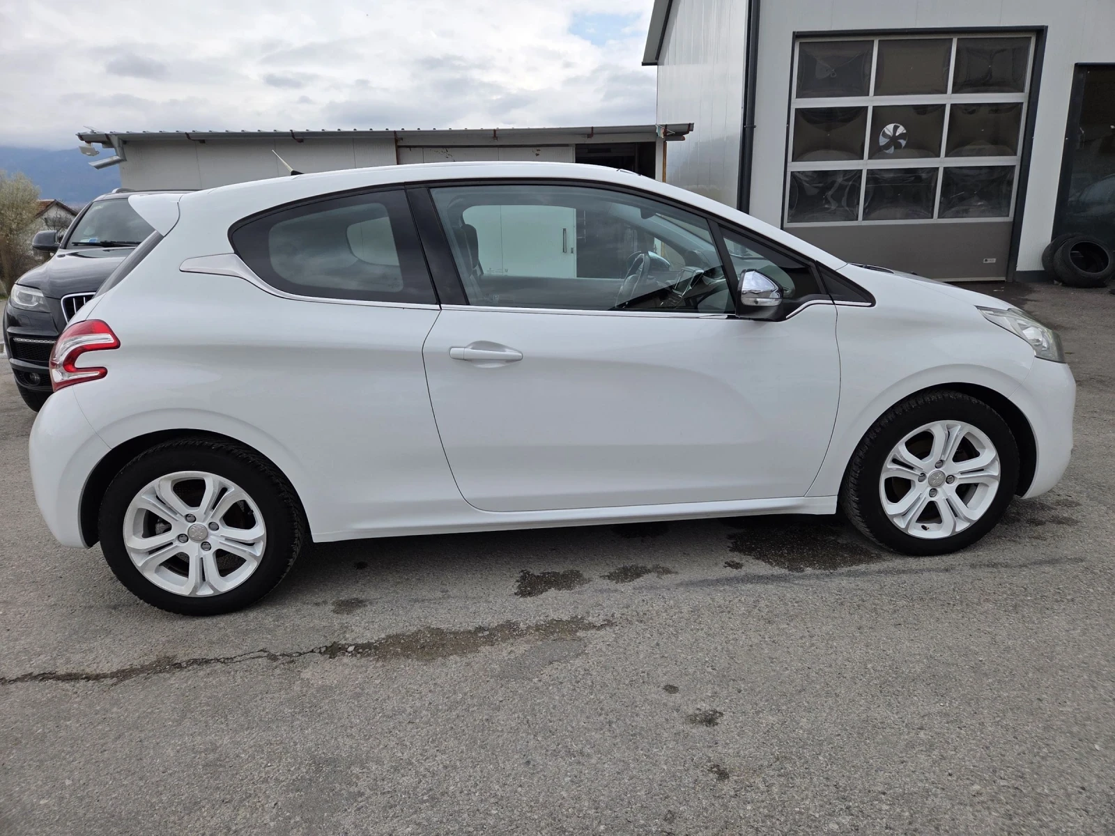 Peugeot 208 ПАНОРАМА! КОЖЕН САЛОН! НАВИГАЦИЯ!, снимка 5 - Автомобили и джипове - 54054149