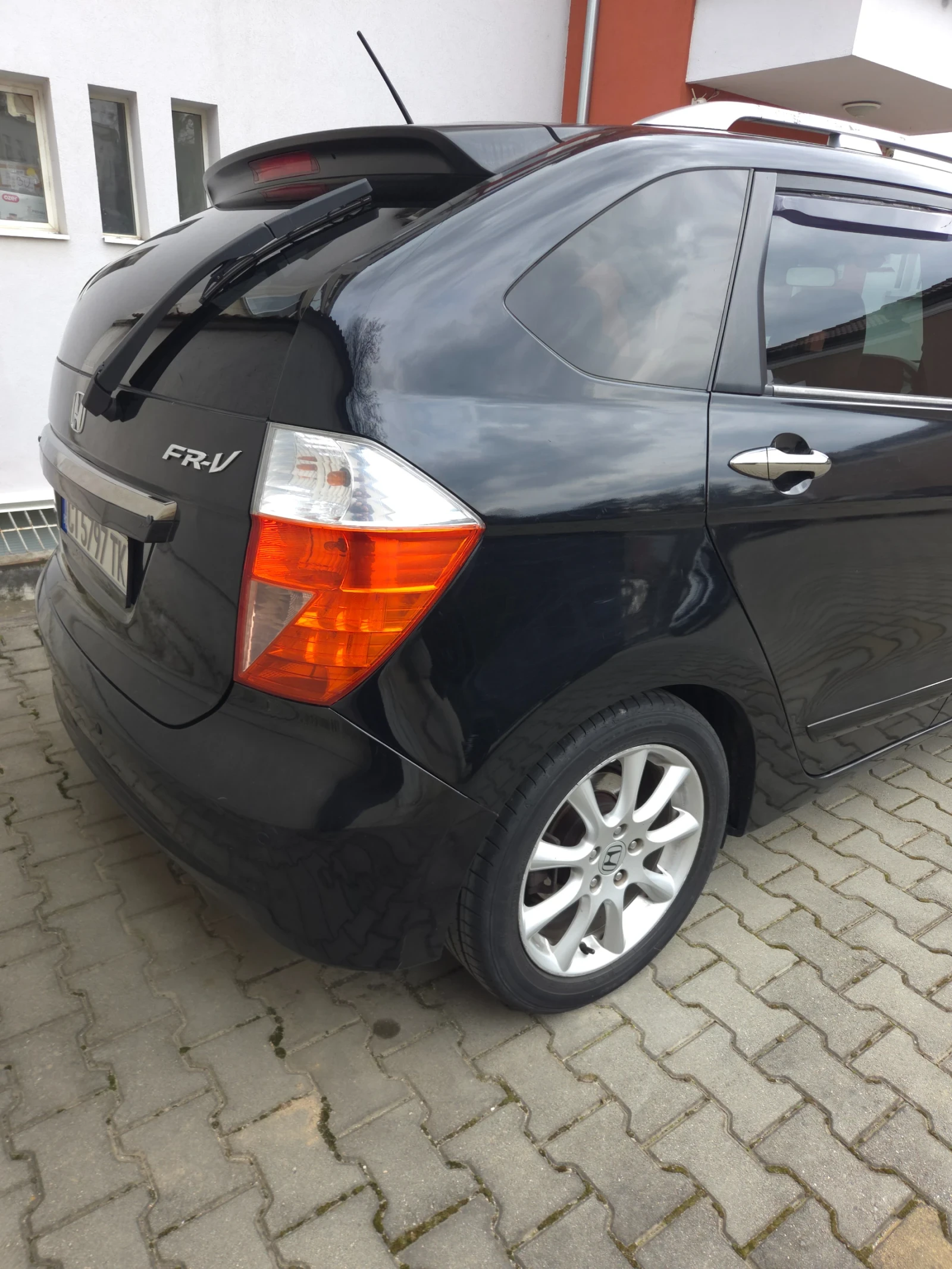 Honda Fr-v, снимка 2 - Автомобили и джипове - 54998710
