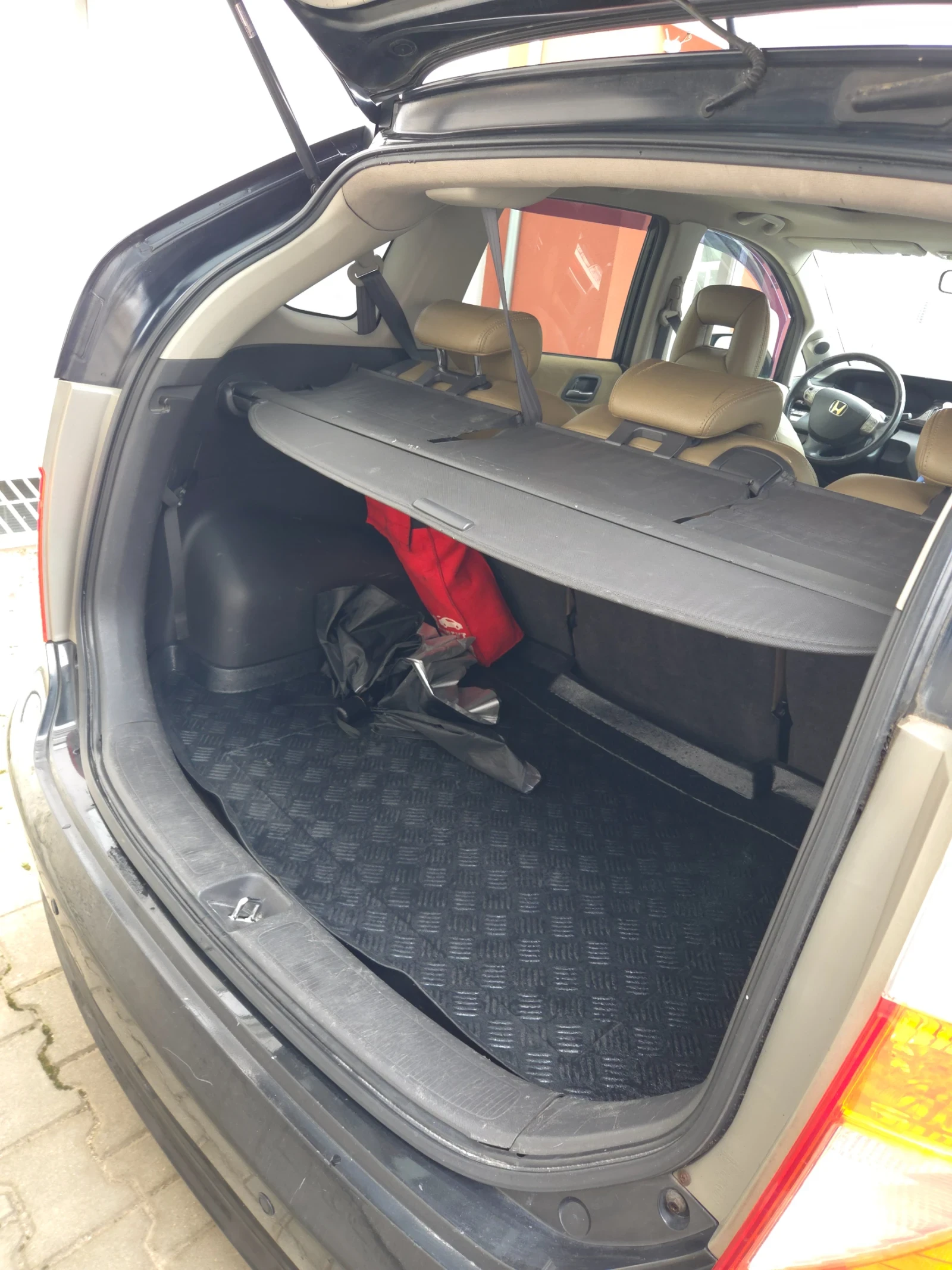 Honda Fr-v, снимка 4 - Автомобили и джипове - 54998710