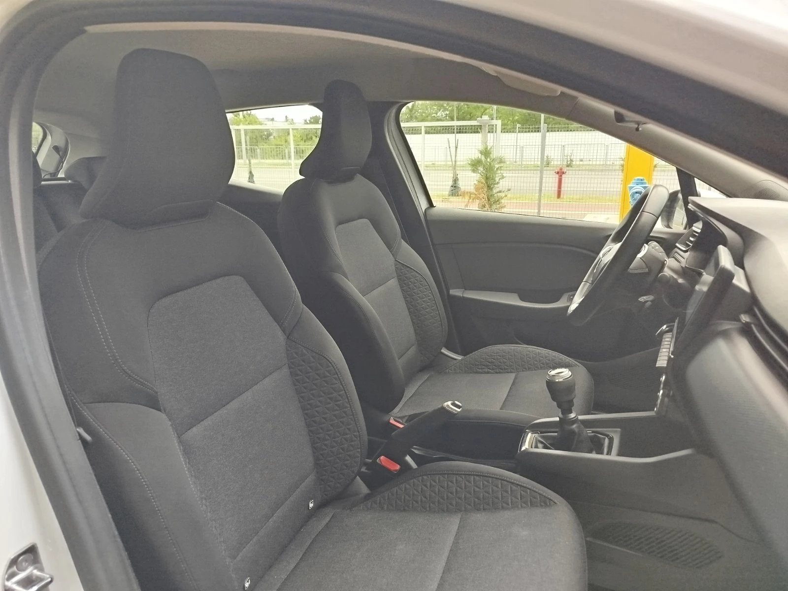 Renault Clio 1.0 TCe/ 100 к.с., снимка 13 - Автомобили и джипове - 55132804