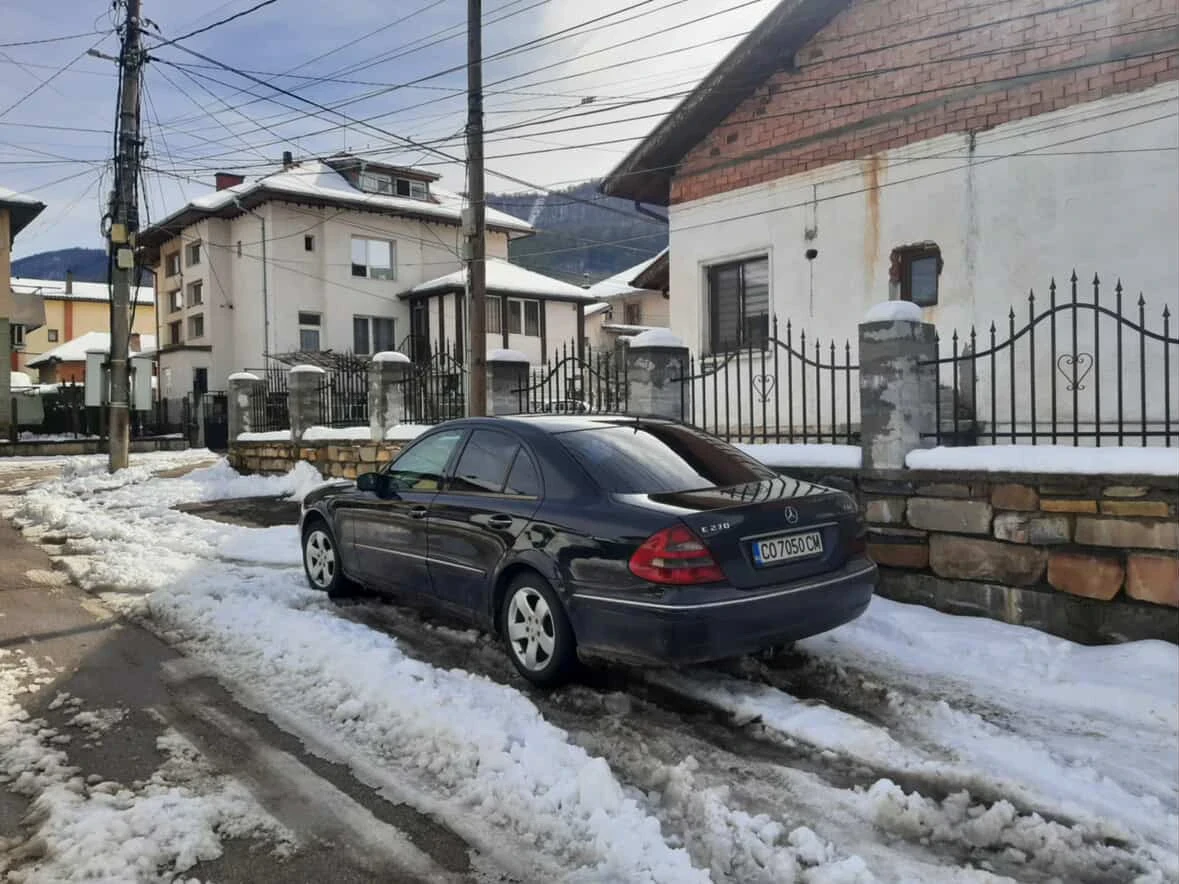 Mercedes-Benz E 270, снимка 2 - Автомобили и джипове - 55262788