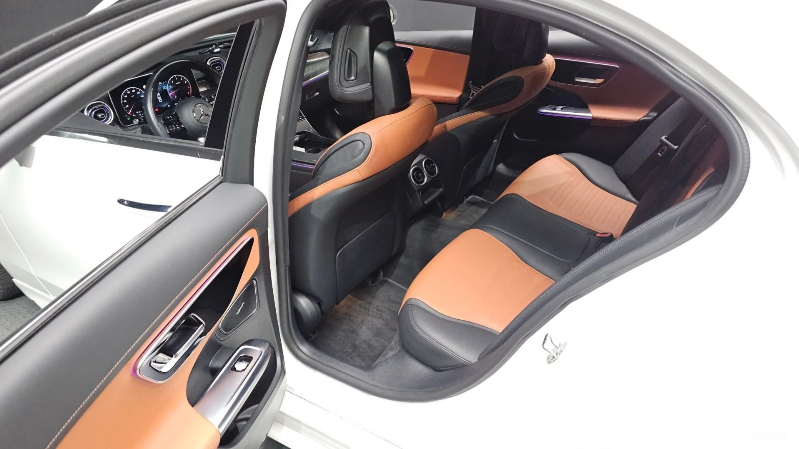 Mercedes-Benz C 300 4MATIC/DRIVE-ASSISTS/360CAMERA/SUNROOF/BURMESTER, снимка 14 - Автомобили и джипове - 55688089