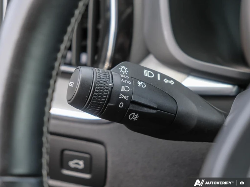 Volvo XC60 R-Design* Bowers Wilkins* Автокредит, снимка 15 - Автомобили и джипове - 52749720