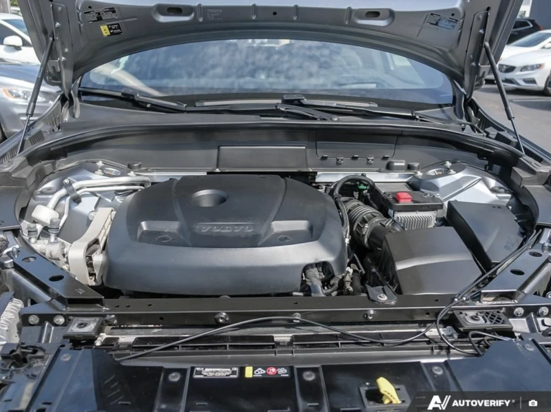 Volvo XC60 R-Design* Bowers Wilkins* Автокредит, снимка 7 - Автомобили и джипове - 52749720