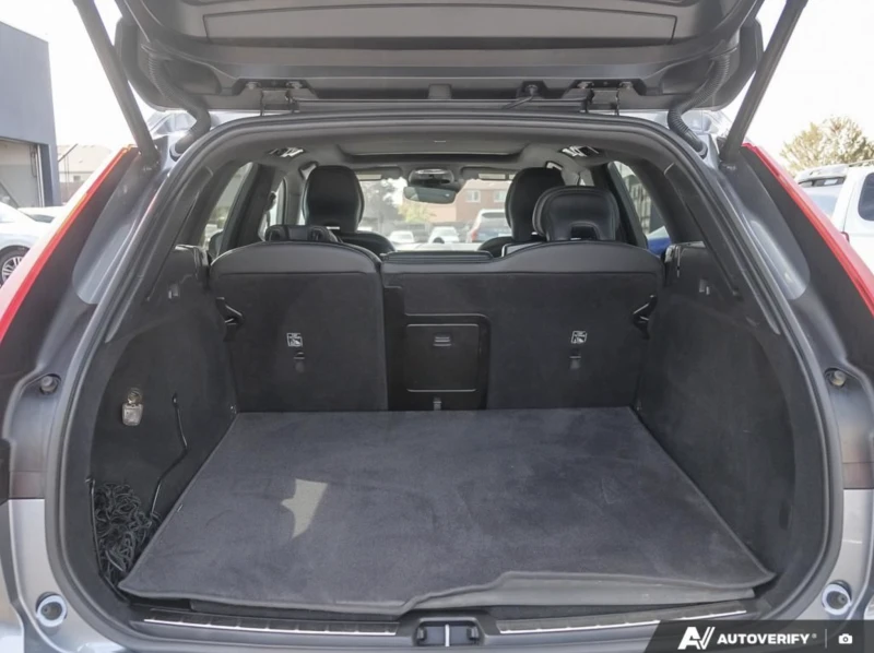 Volvo XC60 R-Design* Bowers Wilkins* Автокредит, снимка 10 - Автомобили и джипове - 52749720