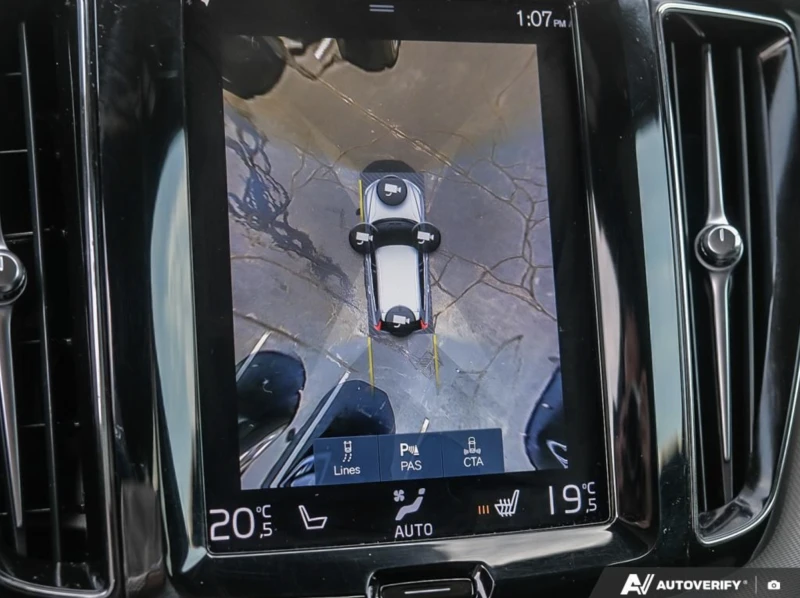 Volvo XC60 R-Design* Bowers Wilkins* Автокредит, снимка 17 - Автомобили и джипове - 52749720