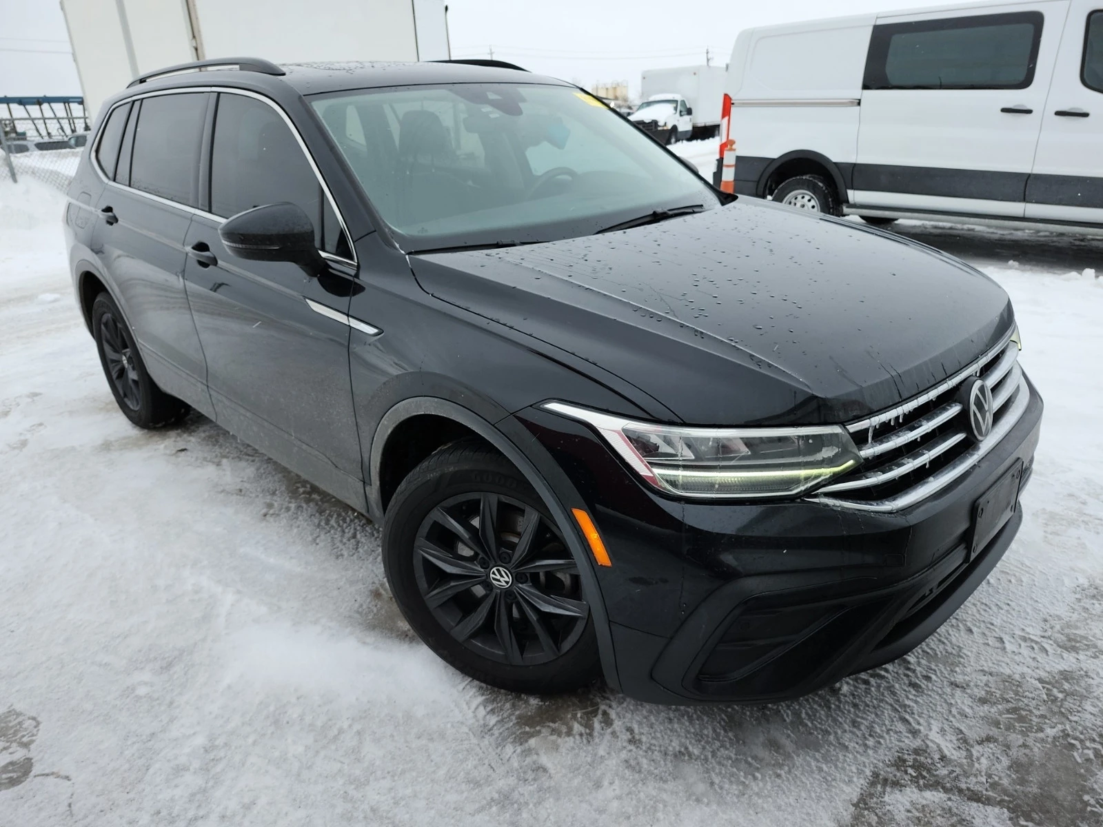 VW Tiguan * * CARFAX * * АВТО КРЕДИТ * * , снимка 2 - Автомобили и джипове - 53866104