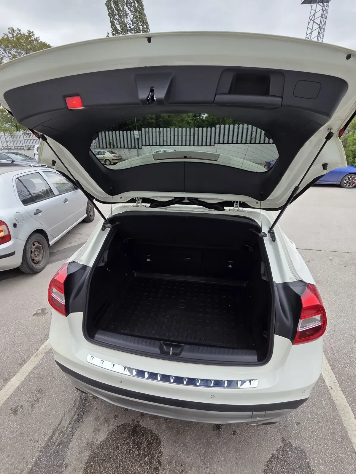 Mercedes-Benz GLA 200, снимка 8 - Автомобили и джипове - 54552745