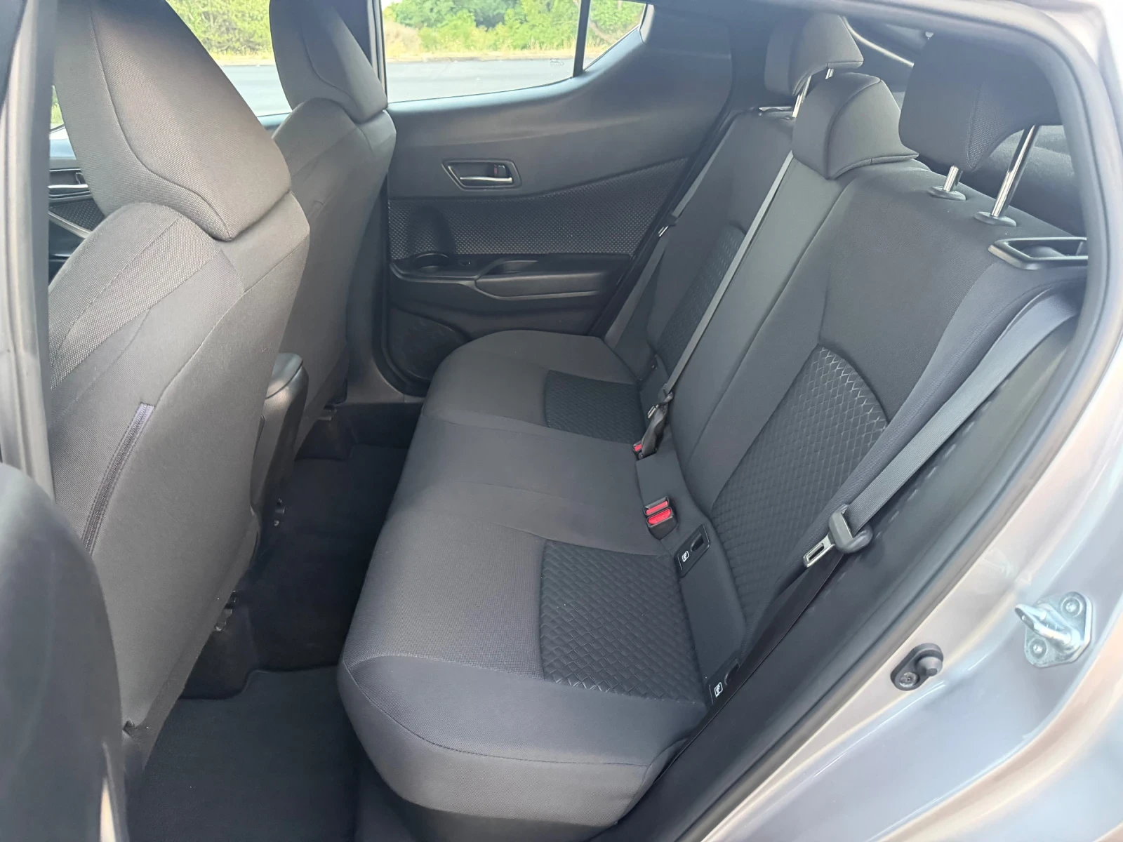 Toyota C-HR 1.8 HYBRID / FACELIFT / ЕВРО6 / YOUTUBE / WAZE, снимка 11 - Автомобили и джипове - 55094191