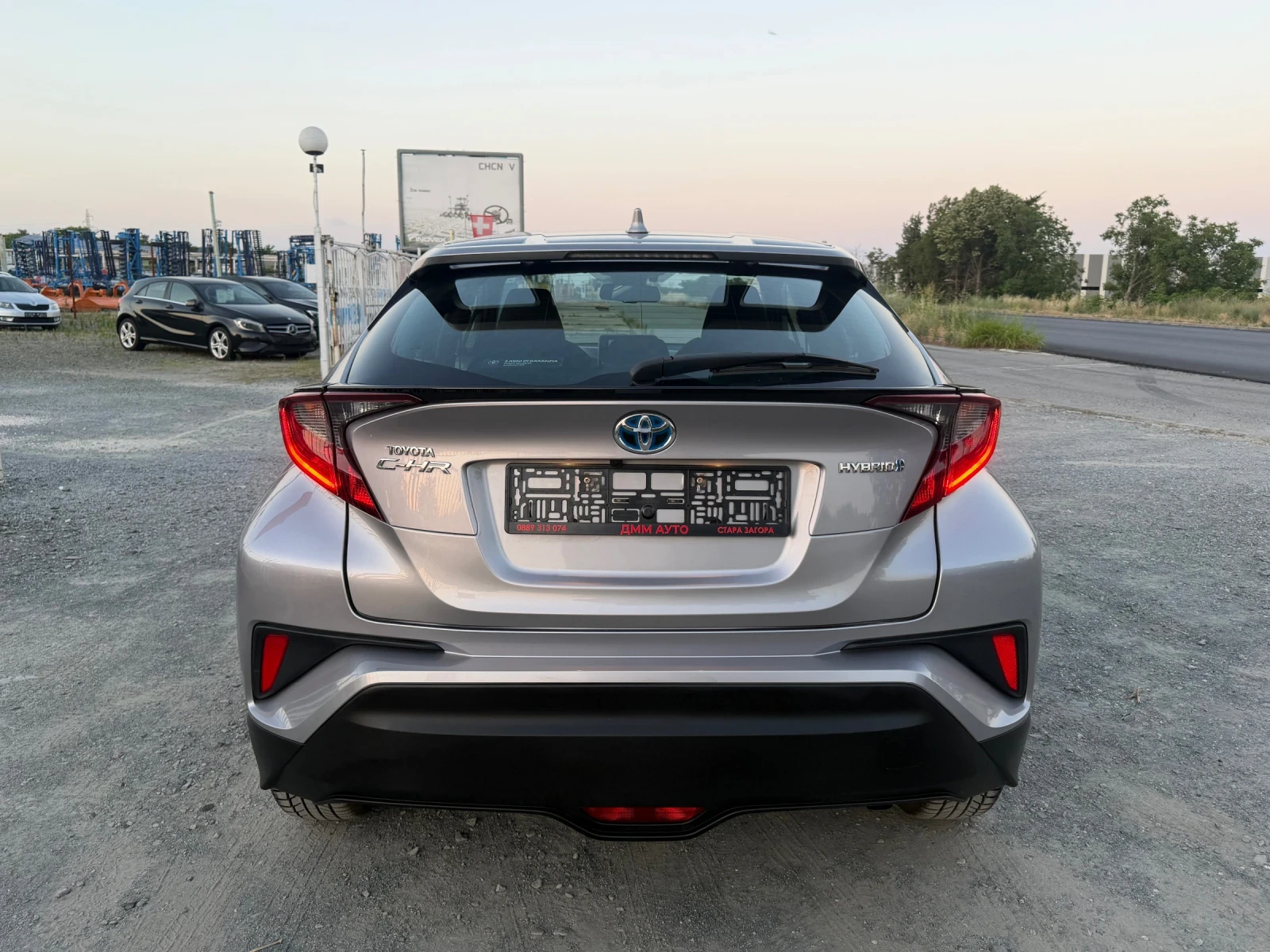 Toyota C-HR 1.8 HYBRID / FACELIFT / ЕВРО6 / YOUTUBE / WAZE, снимка 6 - Автомобили и джипове - 55094191