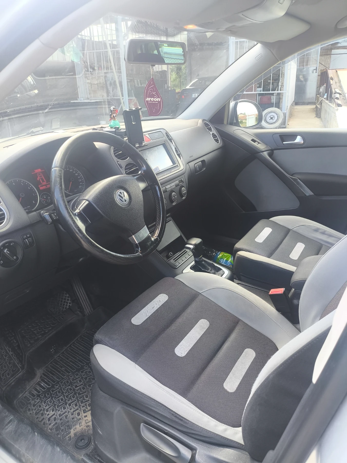 VW Tiguan, снимка 9 - Автомобили и джипове - 55238420