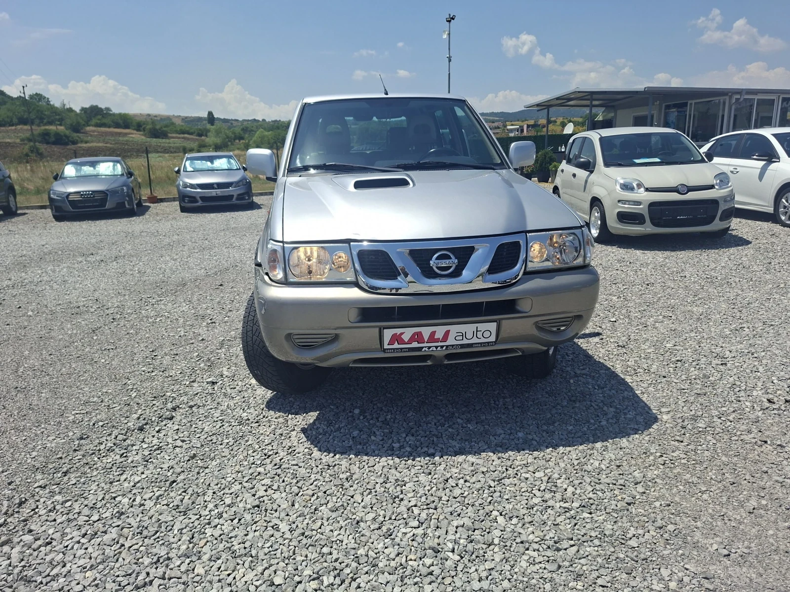 Nissan Terrano Италя, снимка 2 - Автомобили и джипове - 55331390