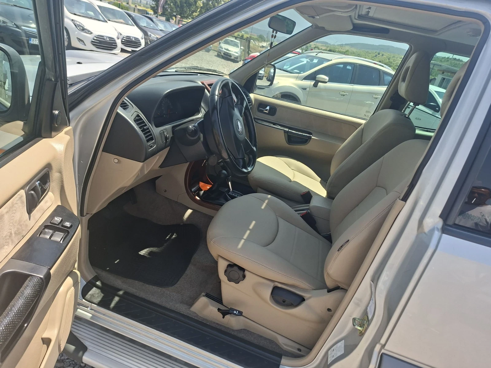 Nissan Terrano Италя, снимка 11 - Автомобили и джипове - 55331390