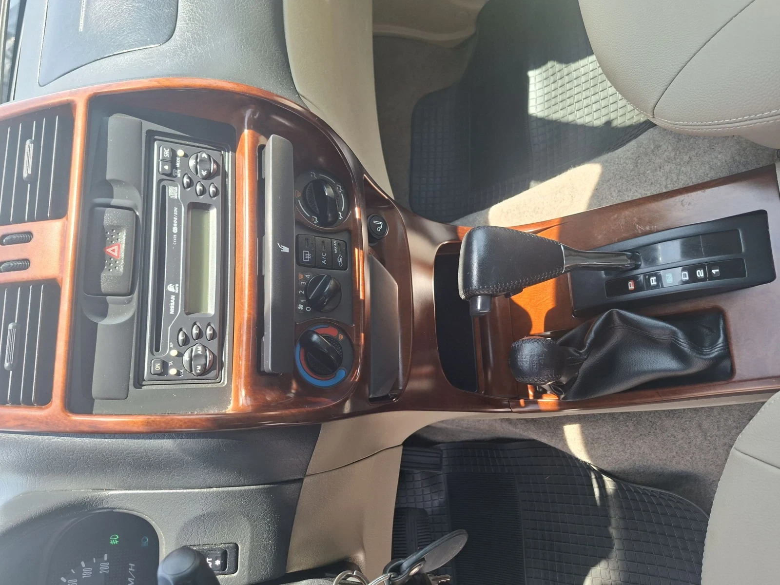 Nissan Terrano Италя, снимка 12 - Автомобили и джипове - 55331390