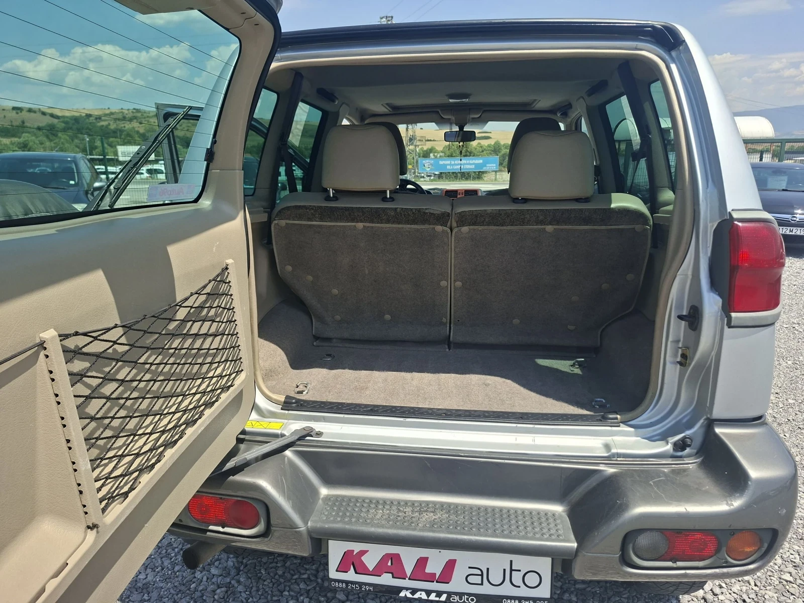 Nissan Terrano Италя, снимка 14 - Автомобили и джипове - 55331390
