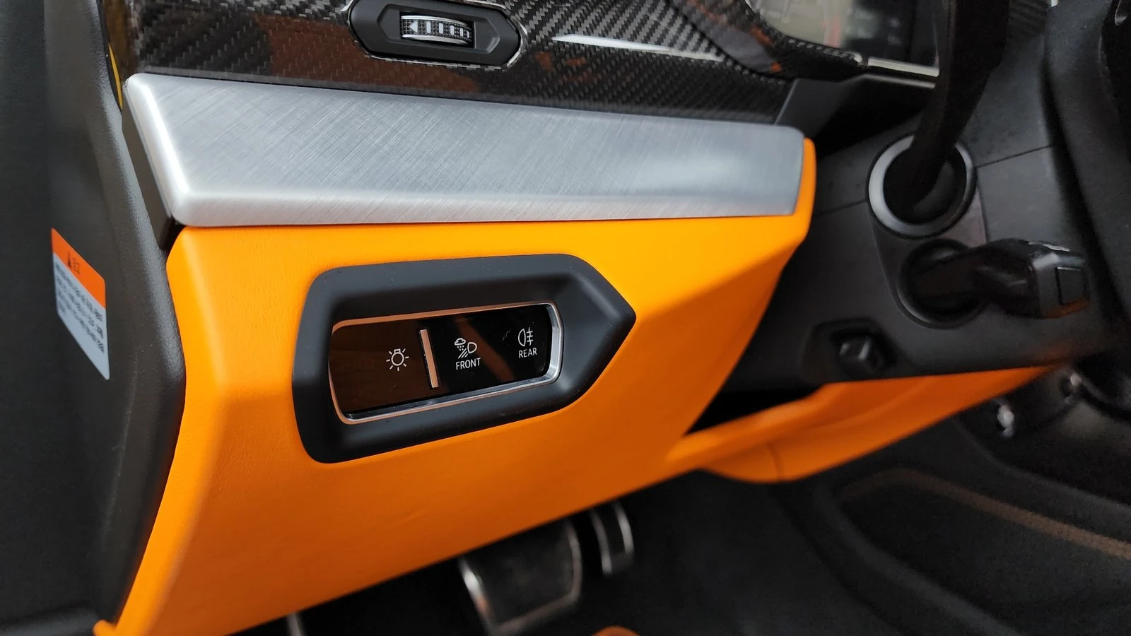 Lamborghini Urus ЛЮК* МАСАЖ* HUD* 360* KEYLESS* КРАЙНА ЦЕНА, снимка 16 - Автомобили и джипове - 55336479