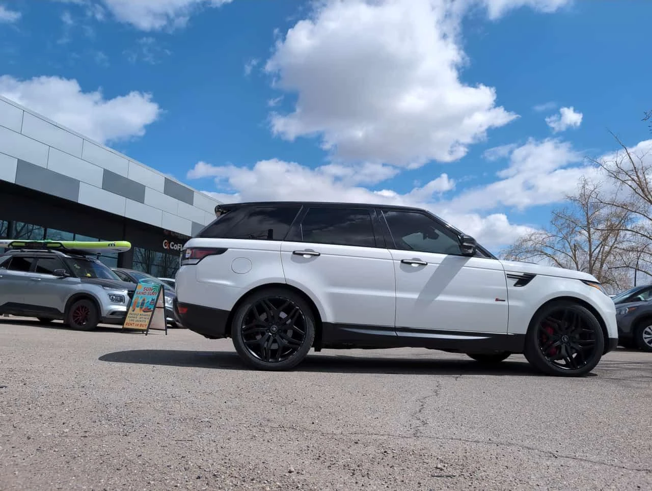 Land Rover Range Rover Sport V8 | CARFAX | АВТОКРЕДИТ БЕЗ ПЪРВОНАЧАЛНА ВНОСКА  , снимка 2 - Автомобили и джипове - 55505456